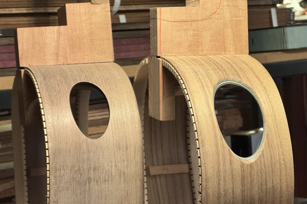 Klasická gitara so zvukovým otvorom